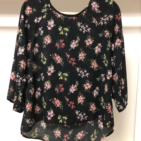 (Stitch Fix) Papermoon Tops - Stitch Fix Papermoon Floral Blouse w/ Bell Sleeves